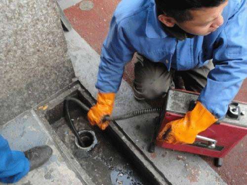 宋洛乡疏通下水道