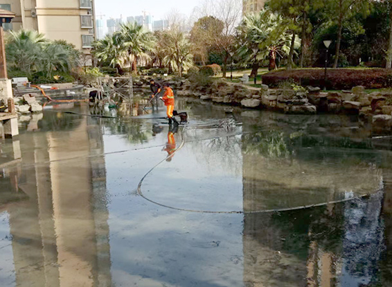 宋洛乡景观池淤泥清理