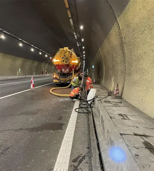 宋洛乡隧道排水渠清淤